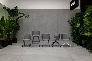 Мягкое вращающееся кресло