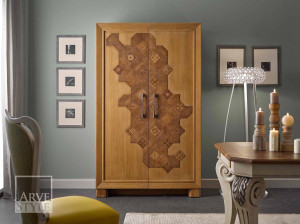 Деревянный барный шкаф со встроенным освещением