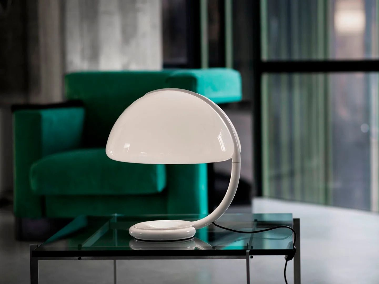 Металлическая настольная лампа с абажуром из метакрилата Martinelli Luce змея ARCH-00057086