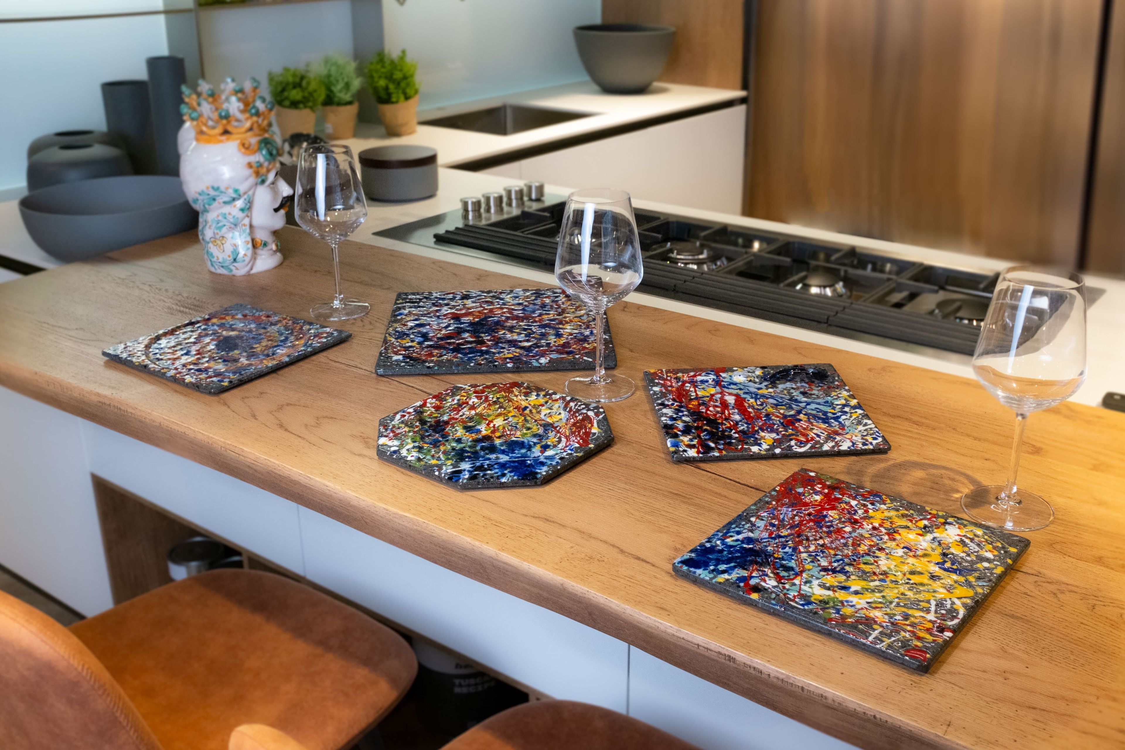 Восьмиугольная сервировочная тарелка из лавового камня Etnea Cuorelavico момент ARCH-00051869 - Вид №3