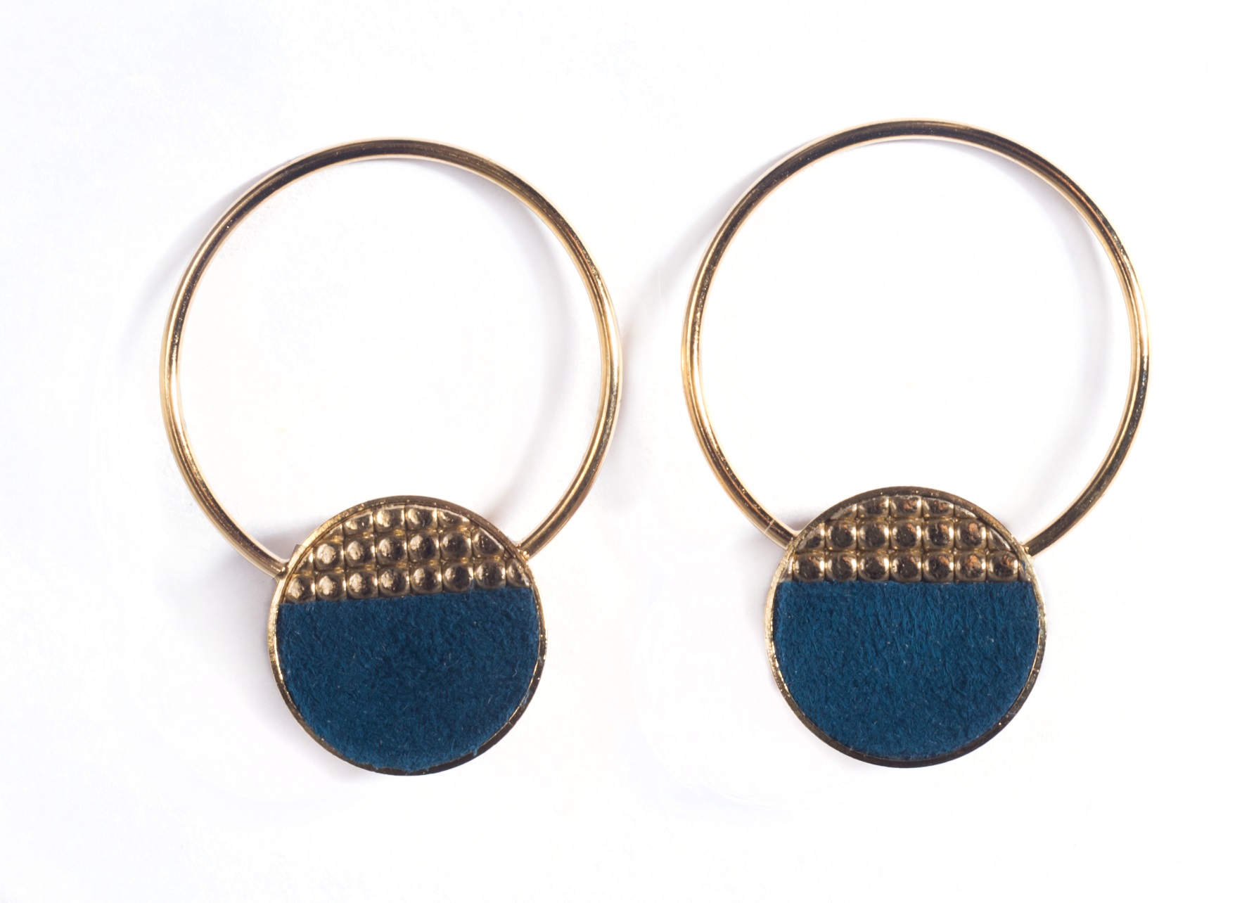 FL46 Серьги-гвоздики, кожа, латунь, позолота Flowersforzoe Santreyd 