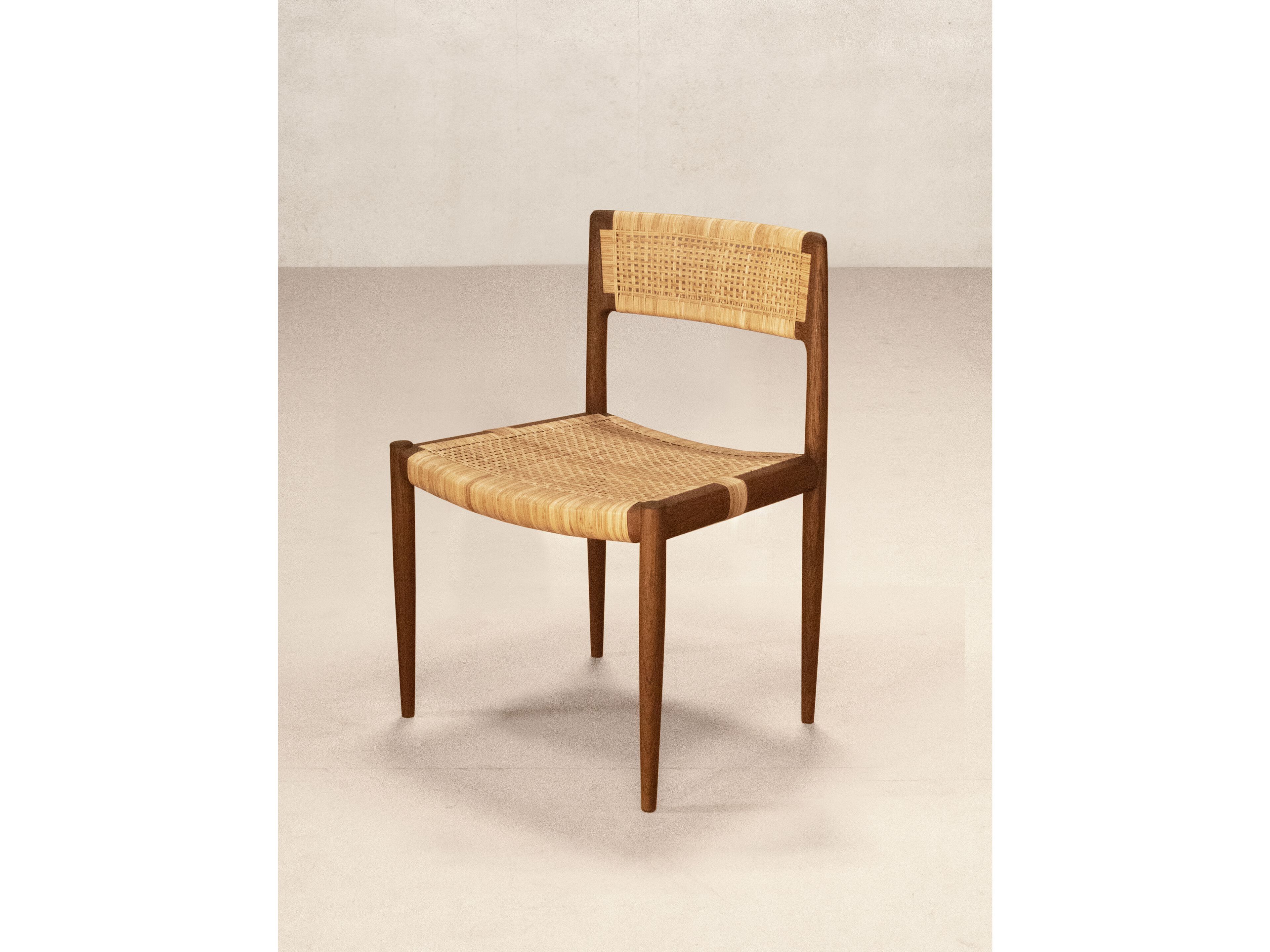 Стул из тикового дерева без подлокотников Phantom Hands Tangāli ARCH-00108477 - Вид №1