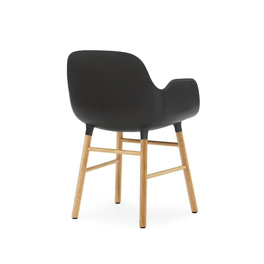 Кресло Form с ножками из дуба 78х56.1х52 см, черное Normann Copenhagen 602764 - Вид №1