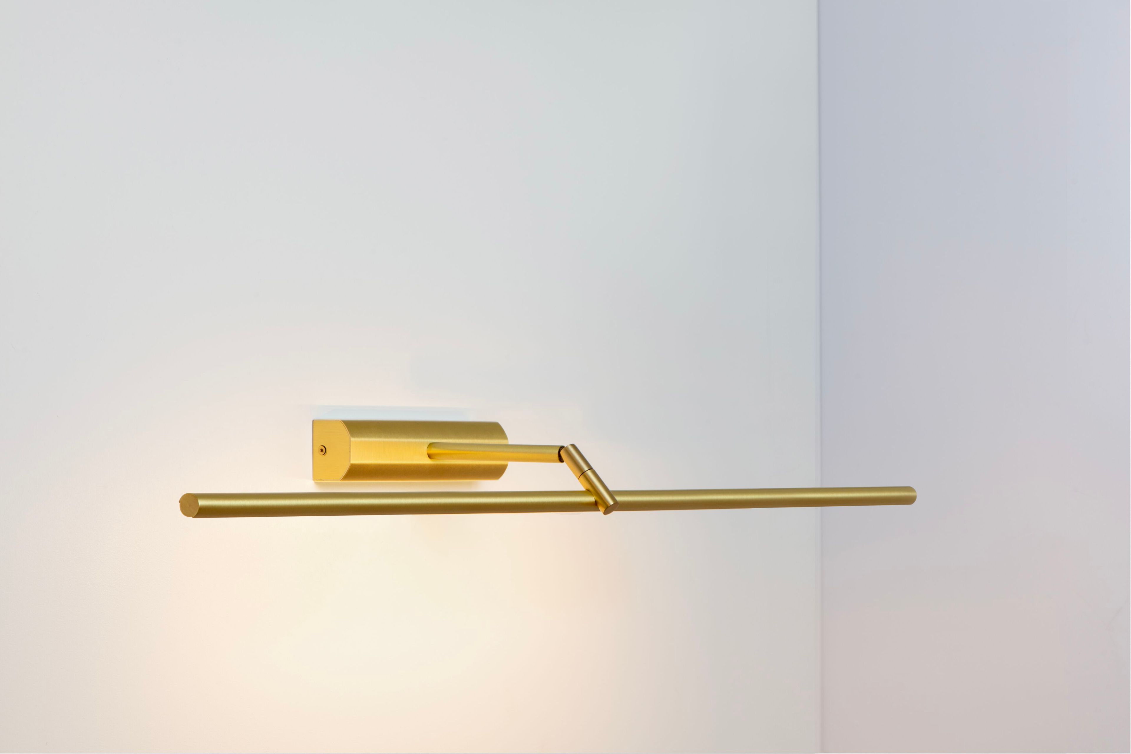 Латунный светодиодный настенный светильник для картин CVL Luminaires Airy ARCH-00060345 - Вид №19