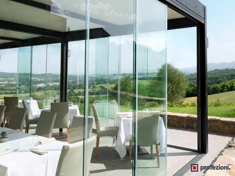 Панорамное раздвижное окно без вертикальных профилей Protezioni Visio ARCH-00117661 - Вид №1