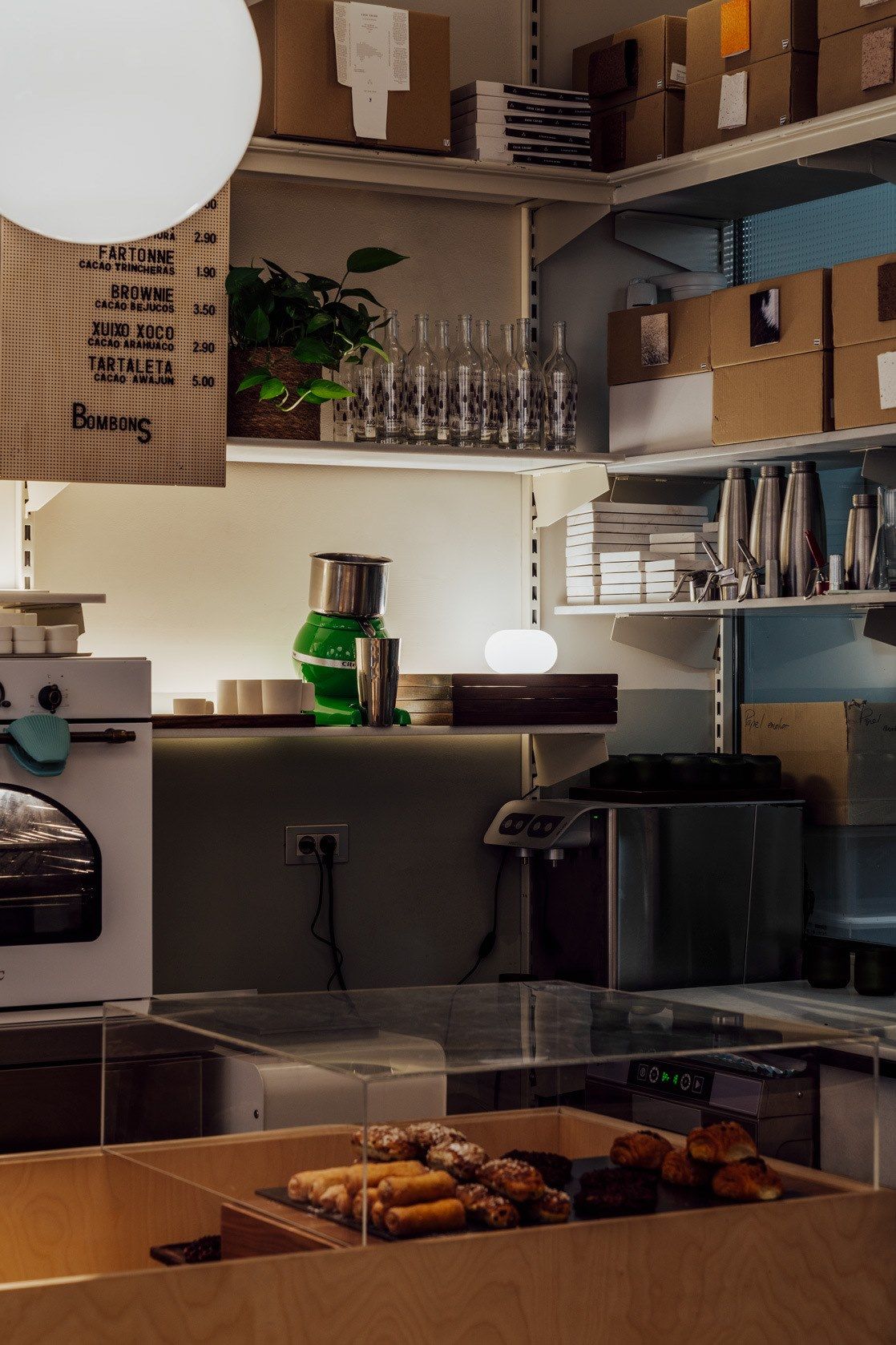 Настольная лампа из ясеня и выдувного стекла Milan Iluminacion Knock ARCH-00039338 - Вид №7