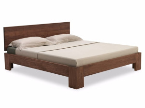 Двуспальная кровать из массива дерева