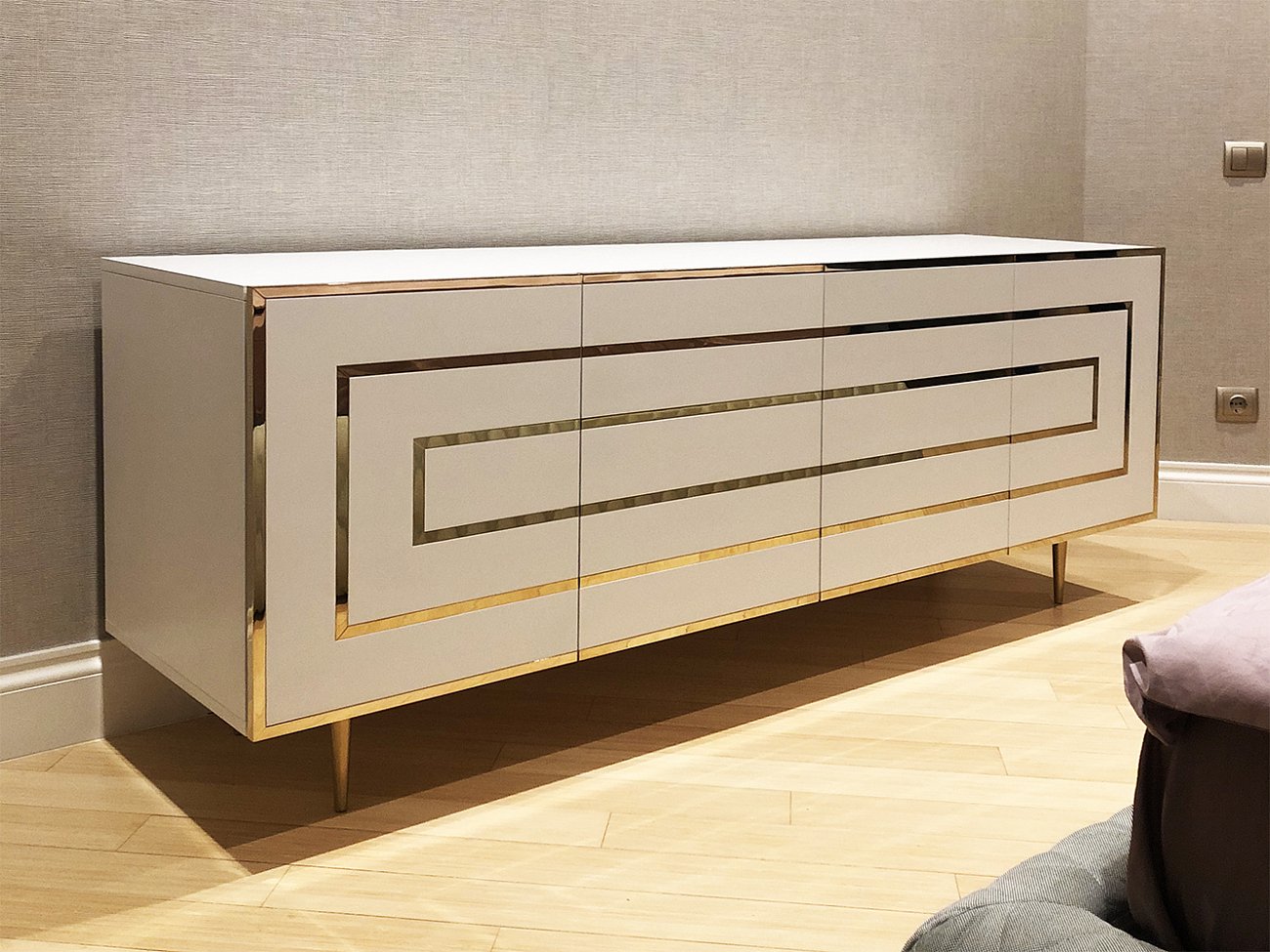 Тумба длинная с 4 дверцами белая эмаль White&Brass ACWD WHITE&BRASS 00-3981945 Белый  - Вид №3