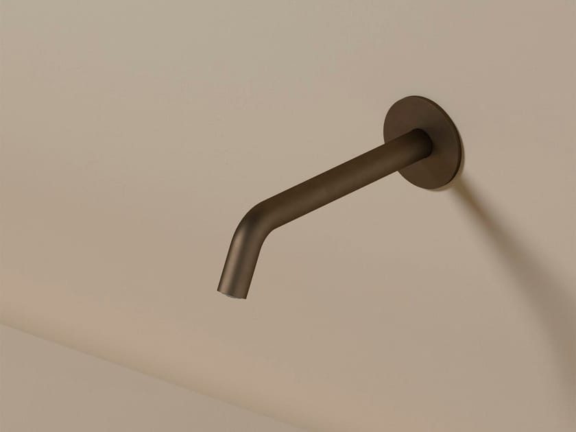 Настенный латунный дозирующий носик Hotbath Guy ARCH-00043623