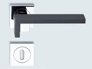 Ручка на розетке