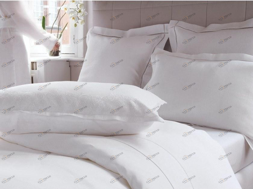 Alexandre Turpault Согласованная однотонная кровать в белье Regence sun-id-1478764