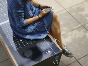 mmcité1 Скамейка с разъемом usb Blocq