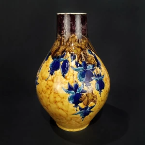 Ваза с росписью «Синие плоды»