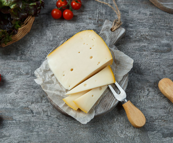 6883 Сыр "Амстеллер йонг" Вкусляндия 