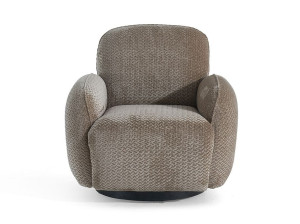 Тканевое кресло с подлокотниками