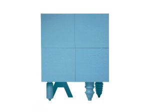 Шкаф из шпона ясеня с распашными дверцами