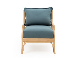 Кресло из ротанга с подлокотниками