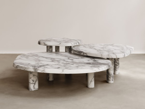 Журнальный столик из натурального камня с центральным основанием для гостиной