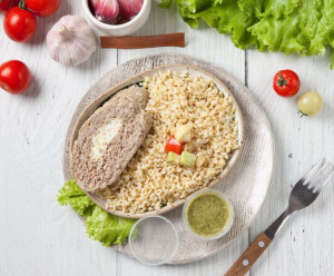 6876 Рулет мясной с яйцом и булгур с овощами Вкусляндия