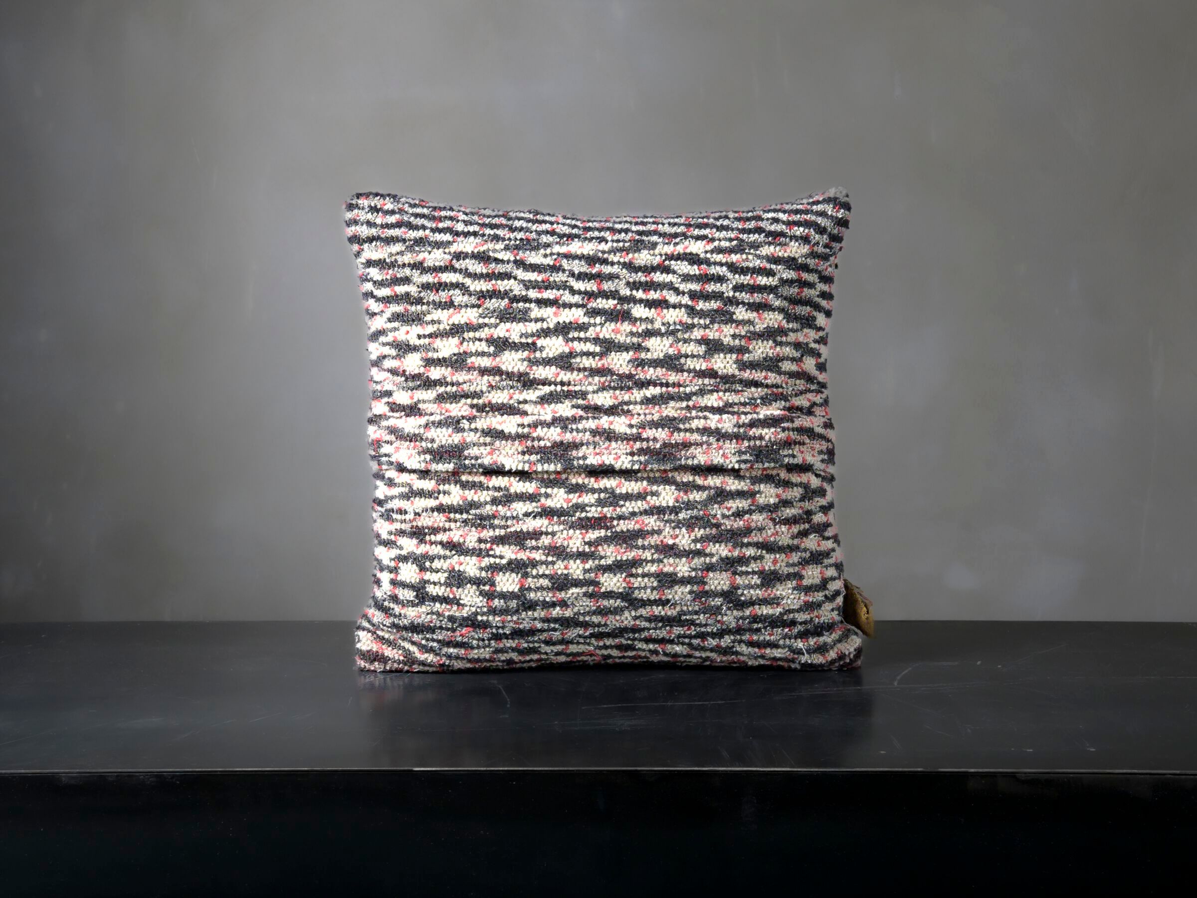 Квадратная подушка из переработанной ткани The House of Lyria SUBBIO/IC ARCH-00150104 - Вид №1