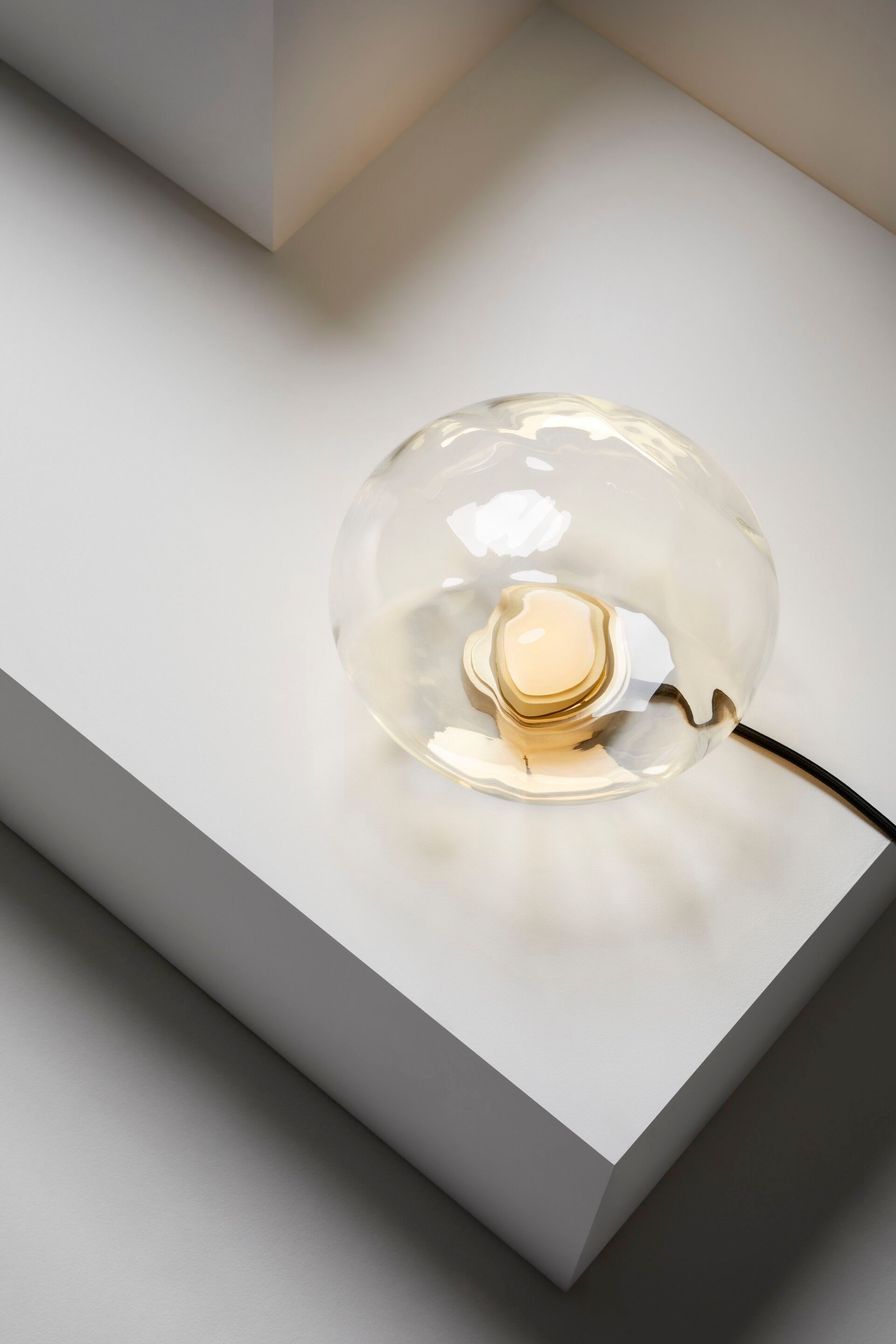 Стеклянная светодиодная настольная лампа с регулируемой яркостью Ross Gardam Aeris ARCH-00122460 - Вид №12