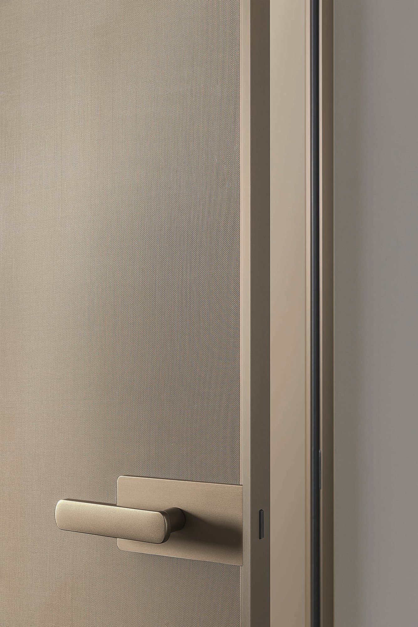 Алюминиевая и стеклянная распашная дверь с выдвижными петлями Lualdi двери ARCH-00141608 - Вид №7