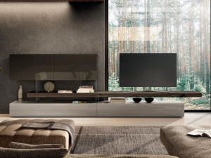 Отдельно стоящая стена из дерева и стекла