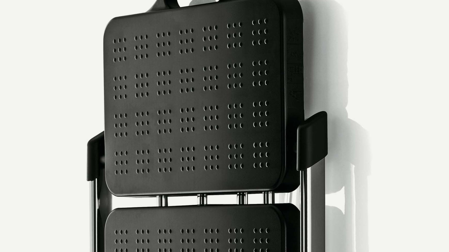 Magis Nuovastep AC97 Складная стремянка. Каркас из стальной трубы, ступени из ABS. Цвет: хром - черный  - Вид №3