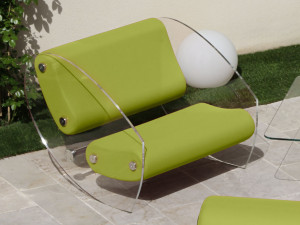 Кресло с подлокотниками