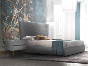 Двуспальная мягкая кровать с мягким изголовьем