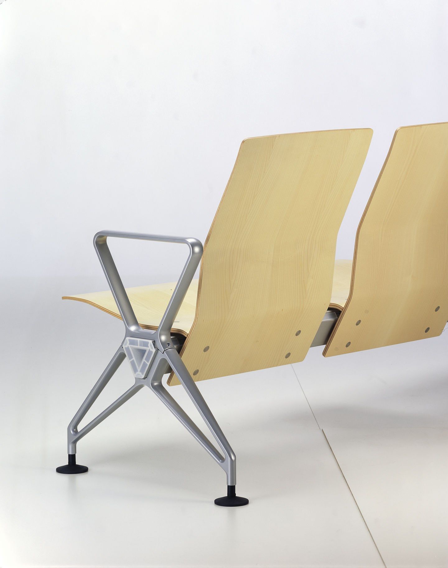 Сиденье на перекладине из фанеры с подлокотниками VITRA AIRLINE ARCH-00049226 - Вид №4