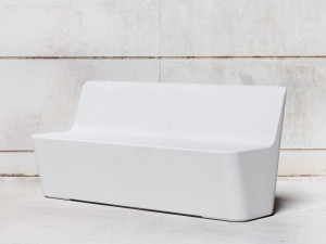 Бетонная скамья со спинкой