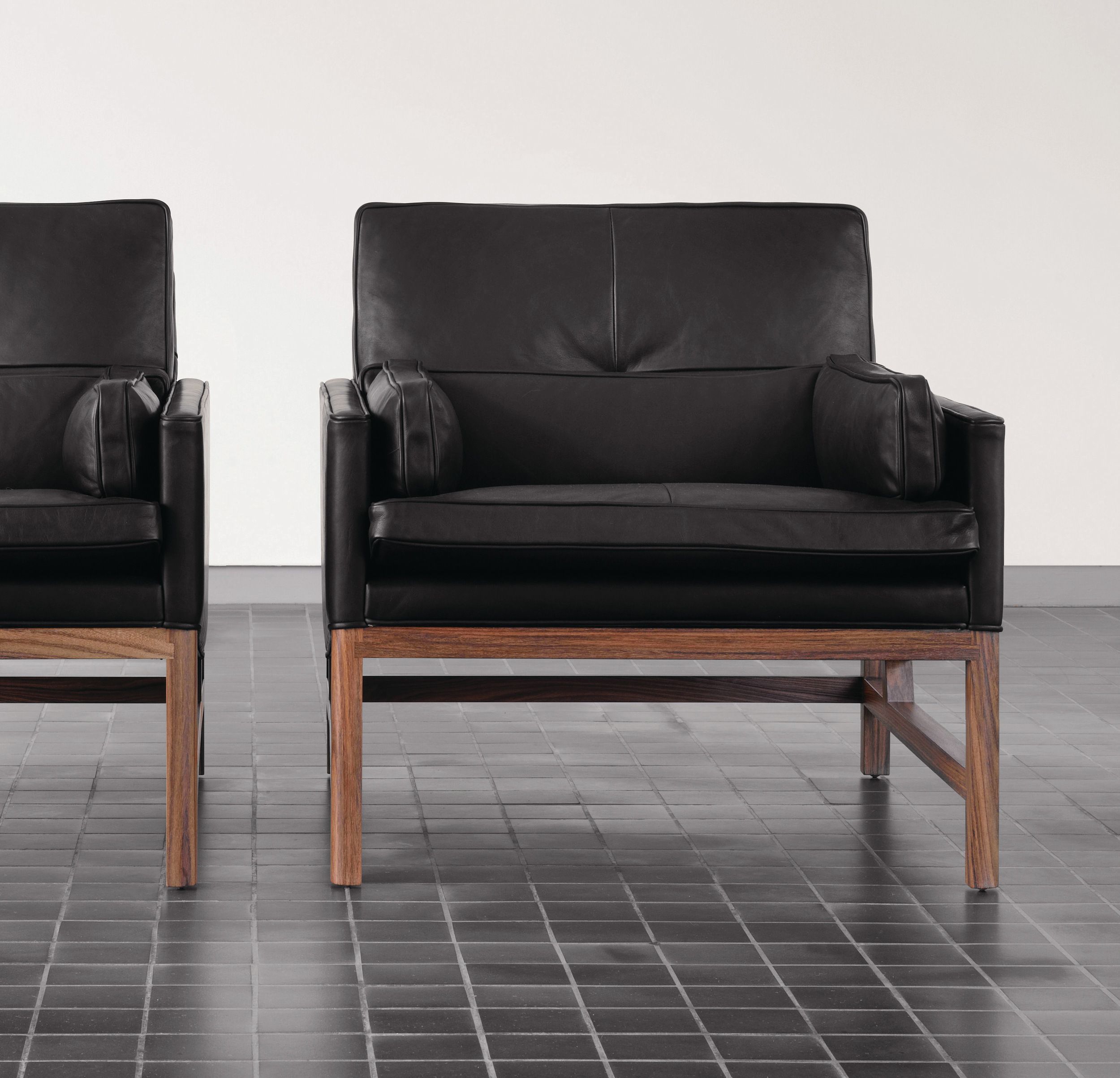 Кожаное кресло с подлокотниками BassamFellows Гостиная с деревянным каркасом ARCH-00102588 - Вид №4