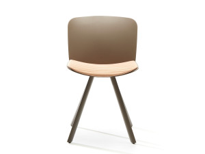 Стул из полипропилена с мягким сиденьем