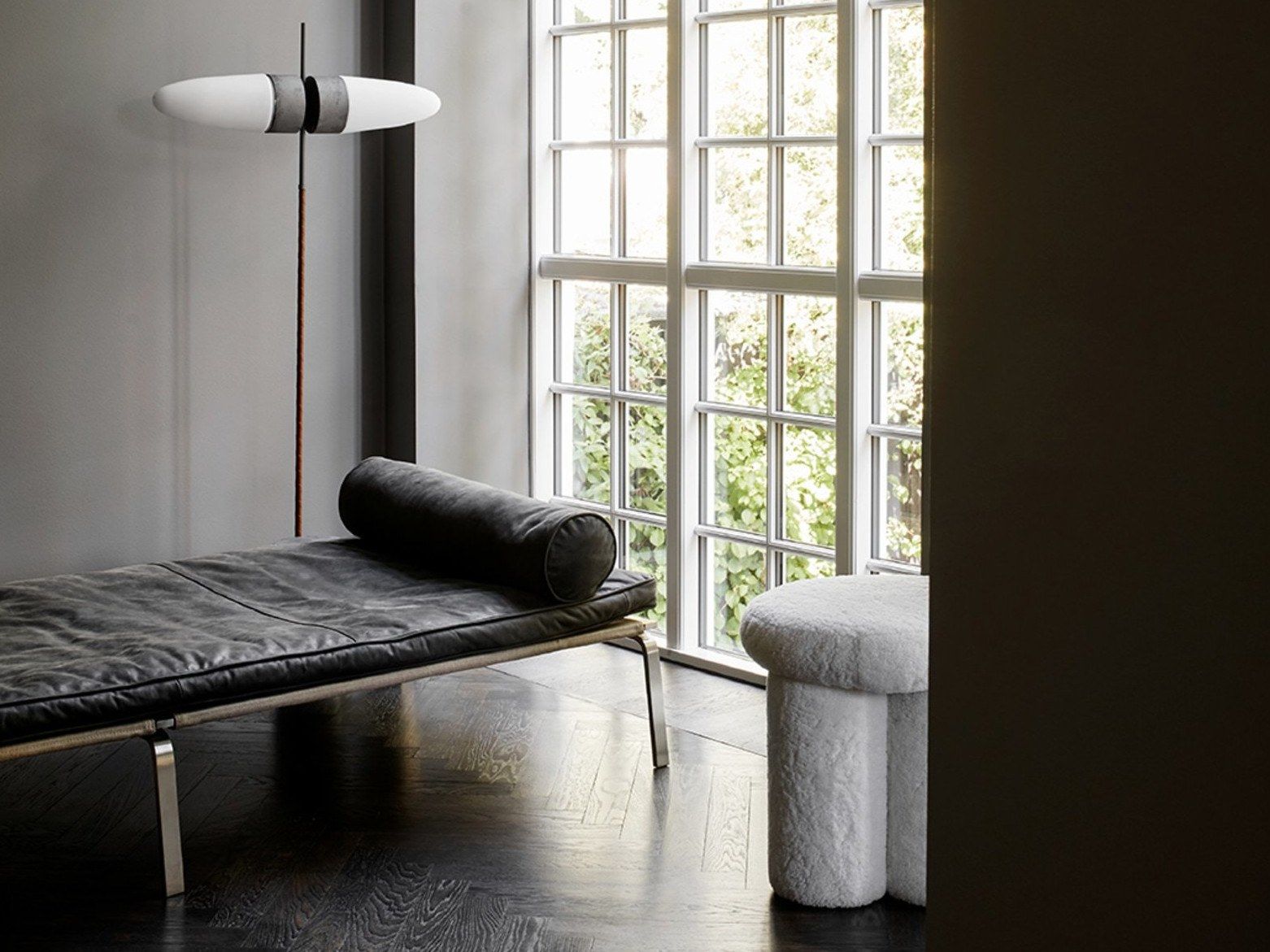 Низкий табурет из овчины 101 Copenhagen Big Foot ARCH-00087722 - Вид №4