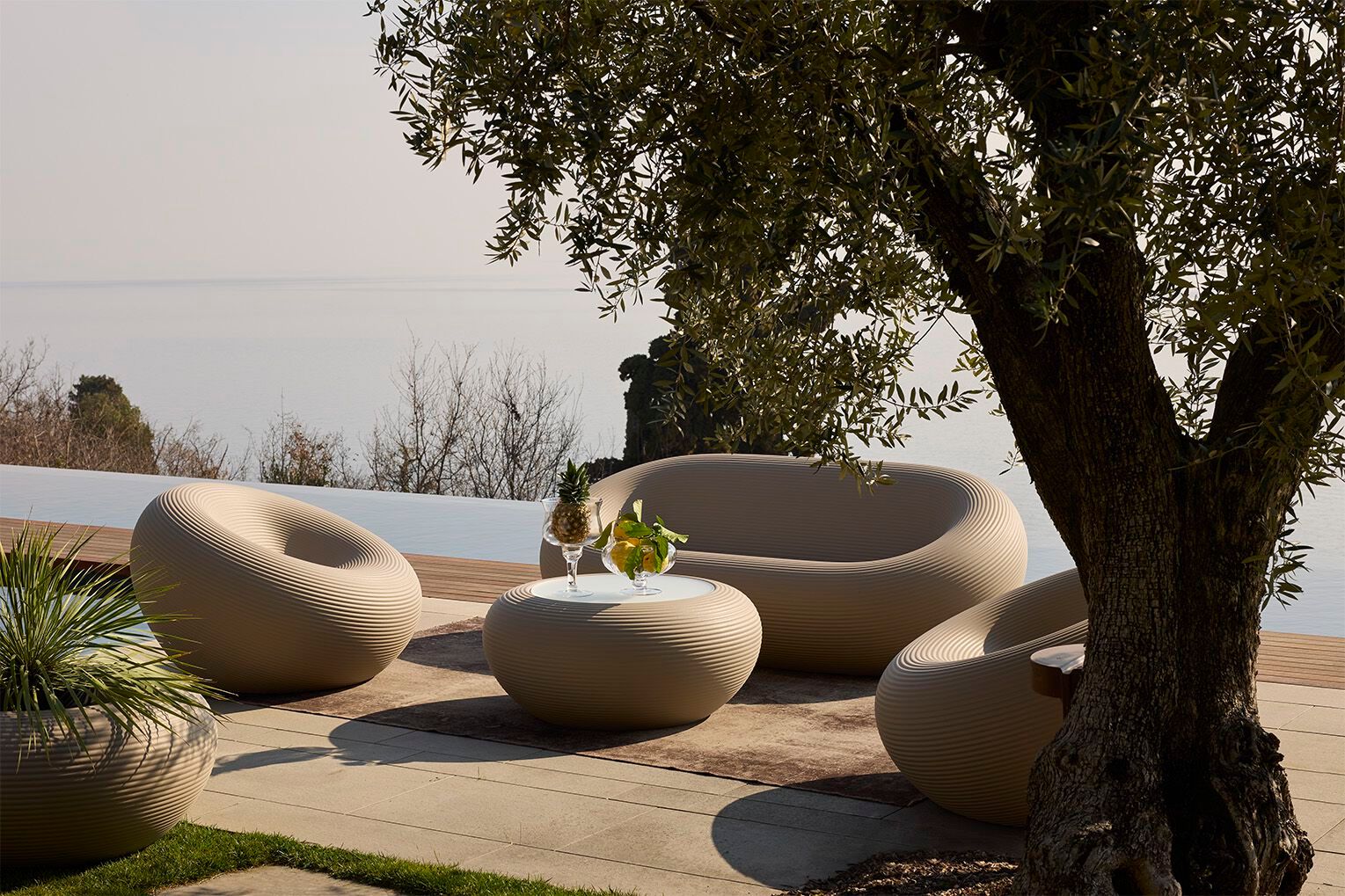 Полиэтиленовый садовый диван Qeeboo нами ARCH-00056460 - Вид №5