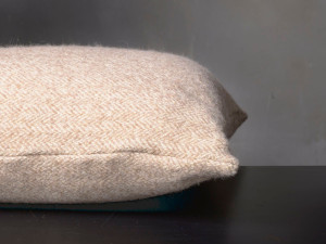 Квадратная подушка из шерсти и альпаки