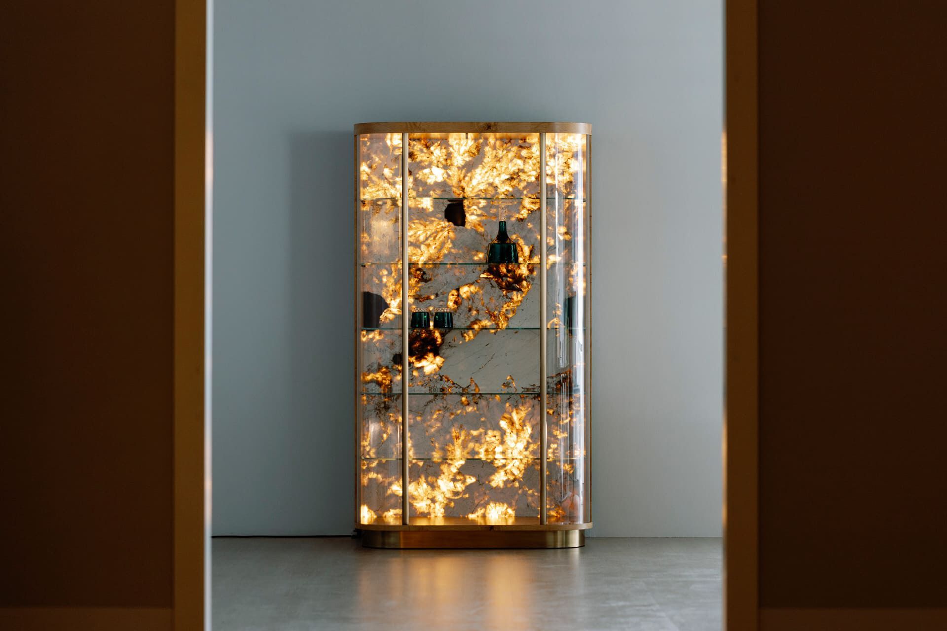 Витрина со встроенным освещением Greenapple PENEDO ARCH-00039957 - Вид №2