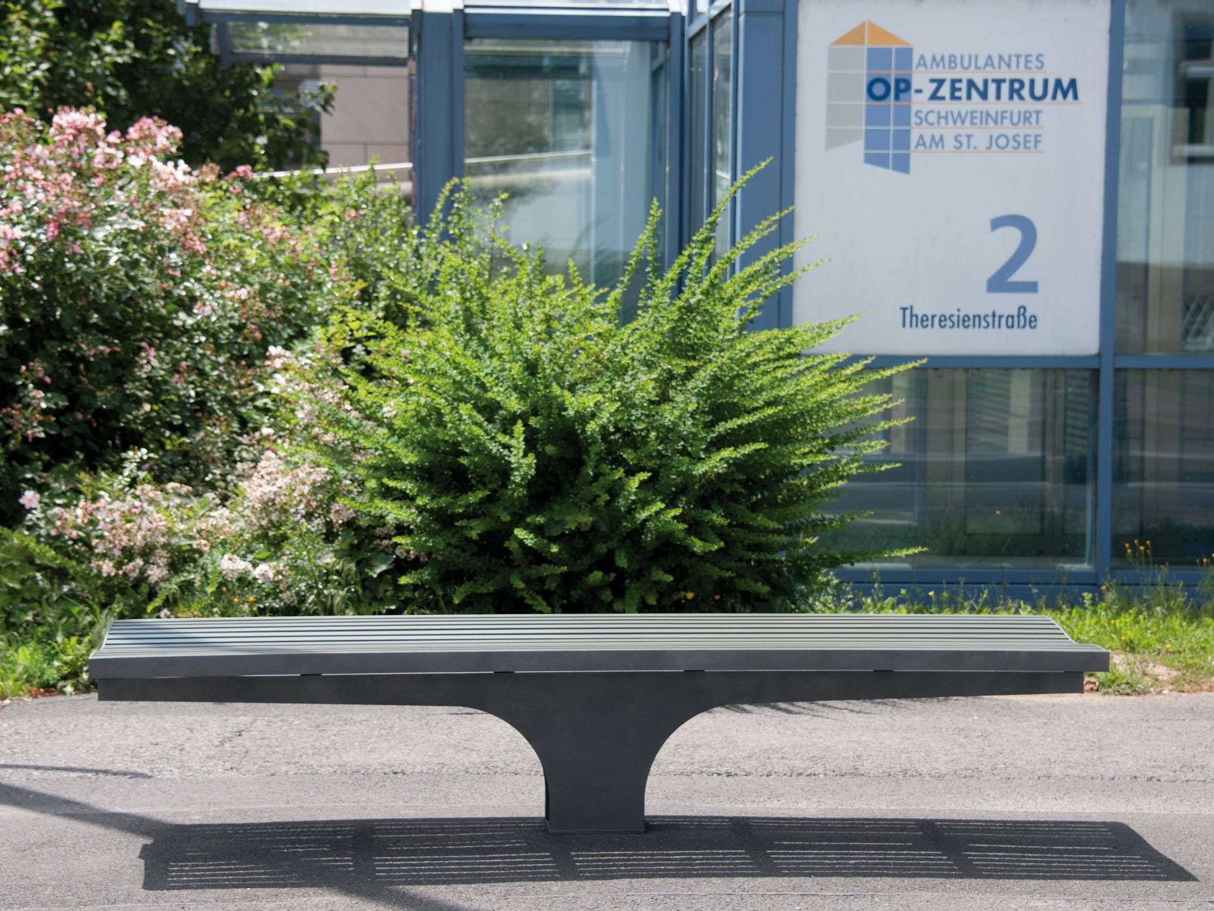 Скамейка из нержавеющей стали и ПЭТ без спинки BENKERT BANKE Comfony ARCH-00129737