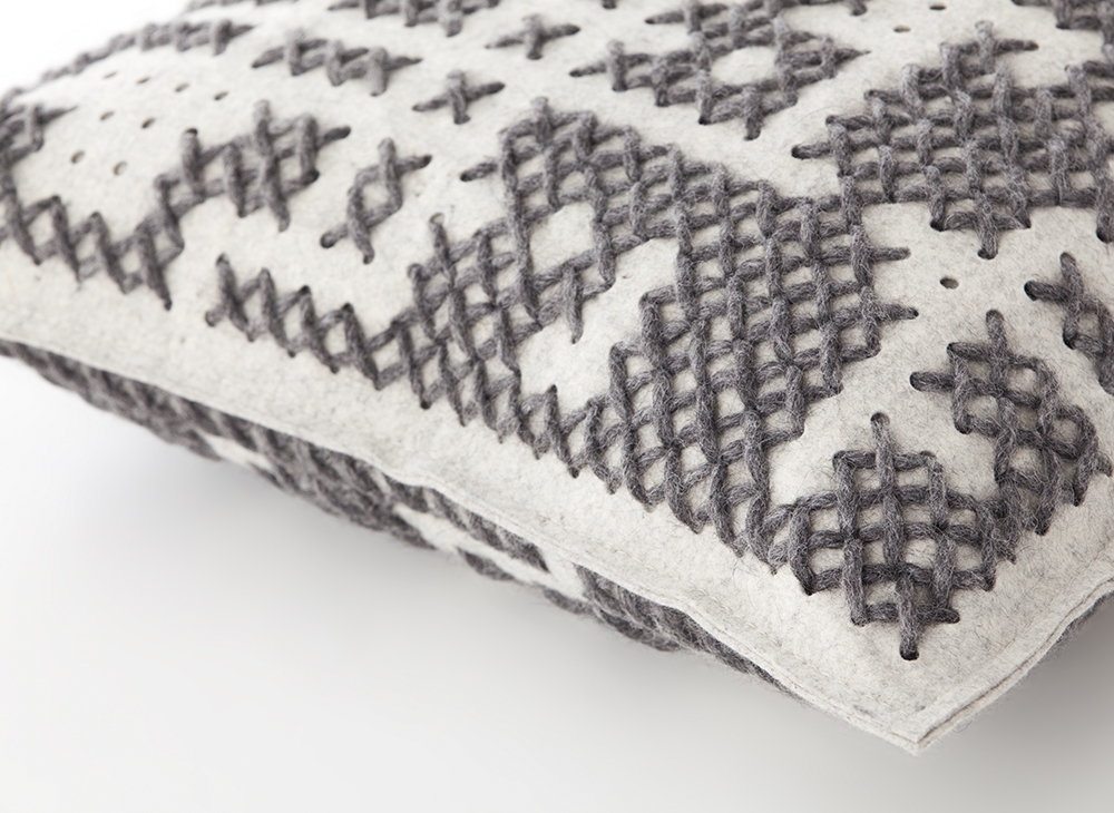 100087 Подушка Abstract серая 50x50 см GAN Canevas - Вид №1