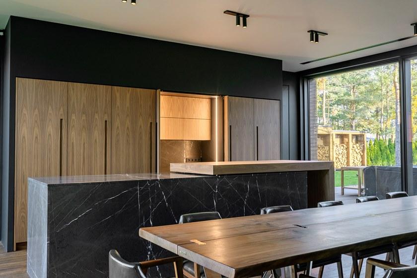 TM Italia Cucine Линейная кухня из орехового дерева каналетто и острова с раздвижной столешницей D90 sun-id-1509750 - Вид №10