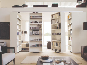 Деревянный поворотный разделительный книжный шкаф