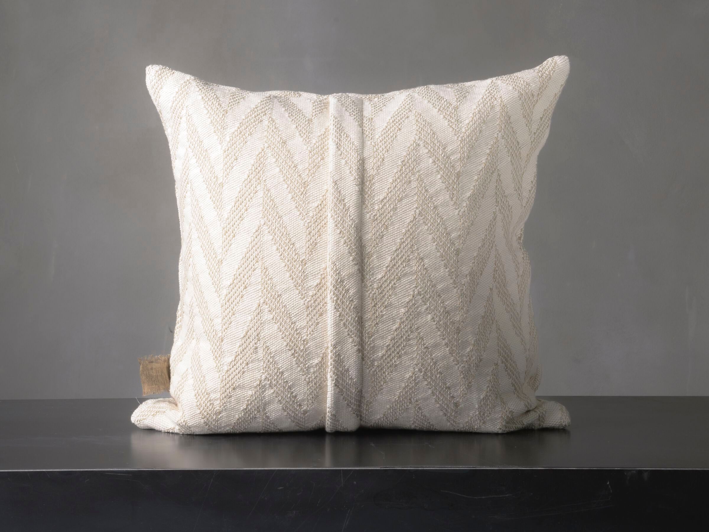 Квадратная подушка из хлопка и льна The House of Lyria FARSHA ARCH-00147839 - Вид №1