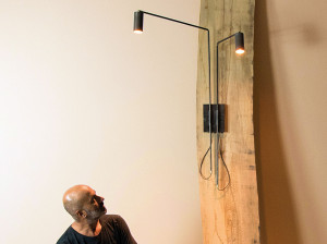 Регулируемый настенный светильник