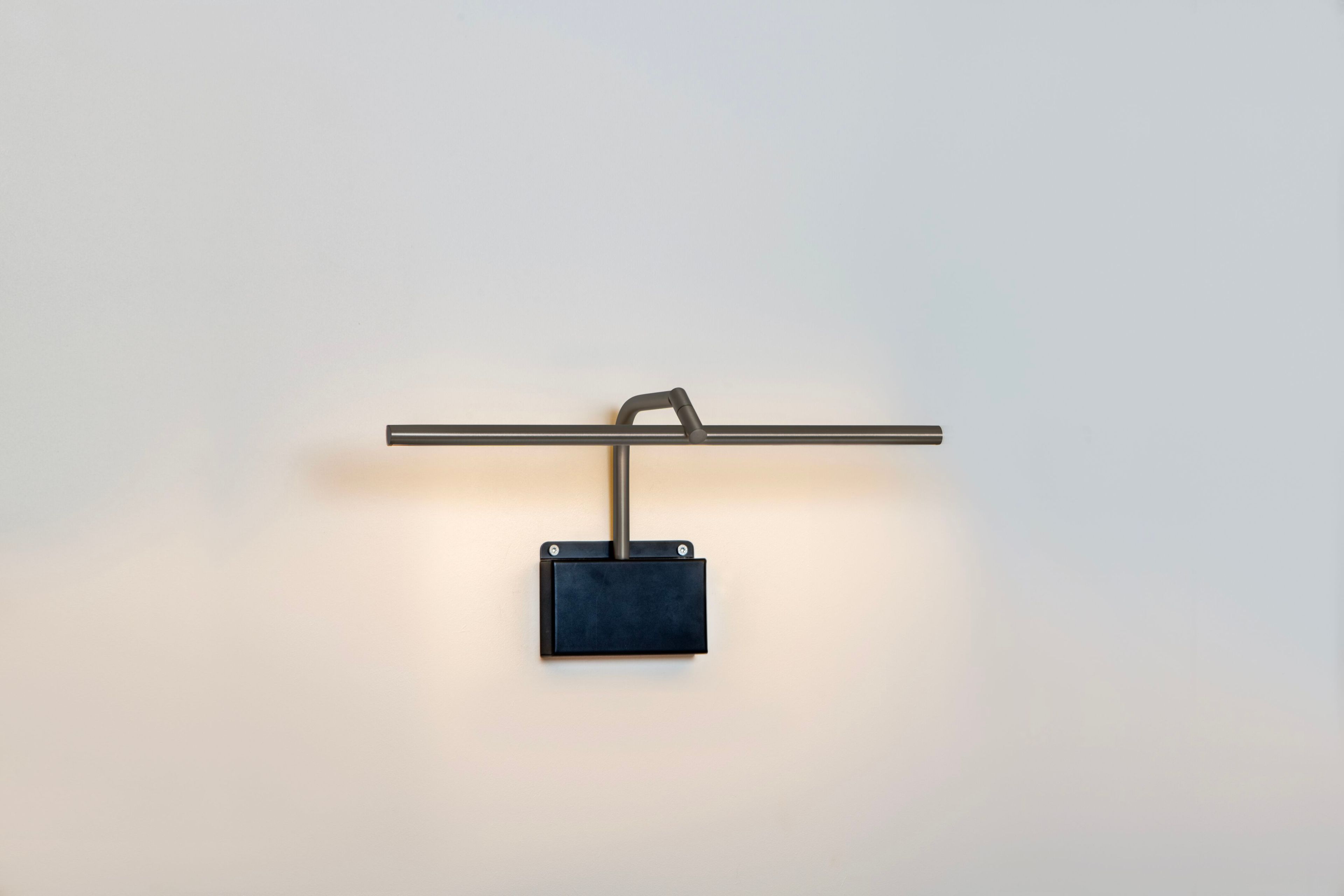 Латунный светодиодный настенный светильник для картин CVL Luminaires Airy ARCH-00034573 - Вид №6