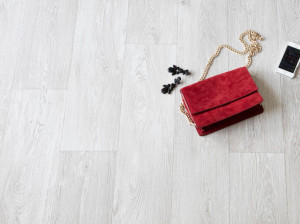 Нескользящий виниловый пол с эффектом дерева