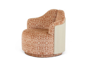 Тканевое кресло с подлокотниками