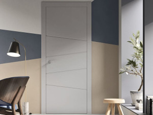 Деревянная распашная дверь с выдвижными петлями