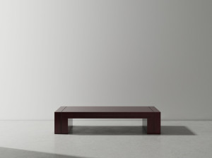 Низкий деревянный журнальный столик