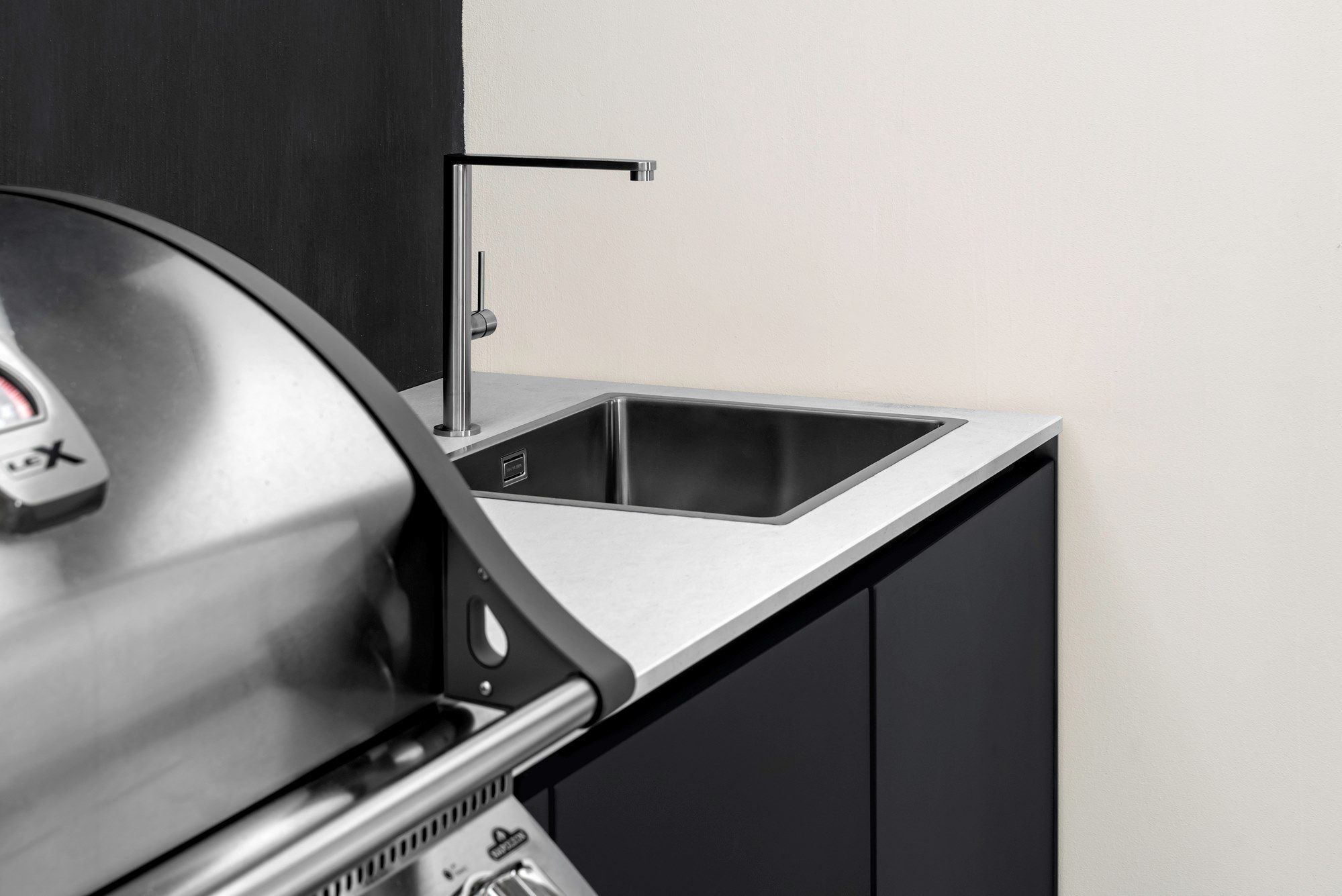 RAL 7021 тисненый матовый лак из нержавеющей стали наружная кухня OF outdoorkitchens ACCIAIO INOX LACCATO OPACO GOFFRATO RAL 7021 ARCH-00052940 - Вид №4